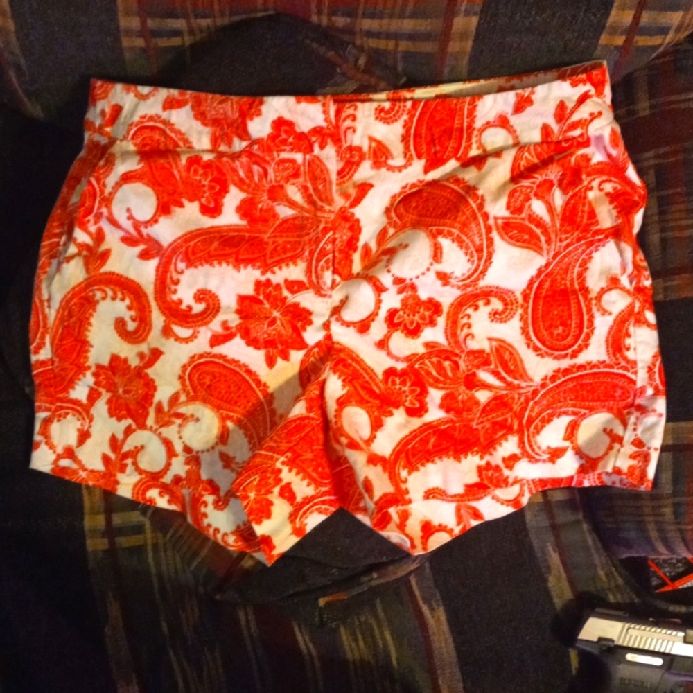 Womens size 8 paisley dark pink and white short shorts